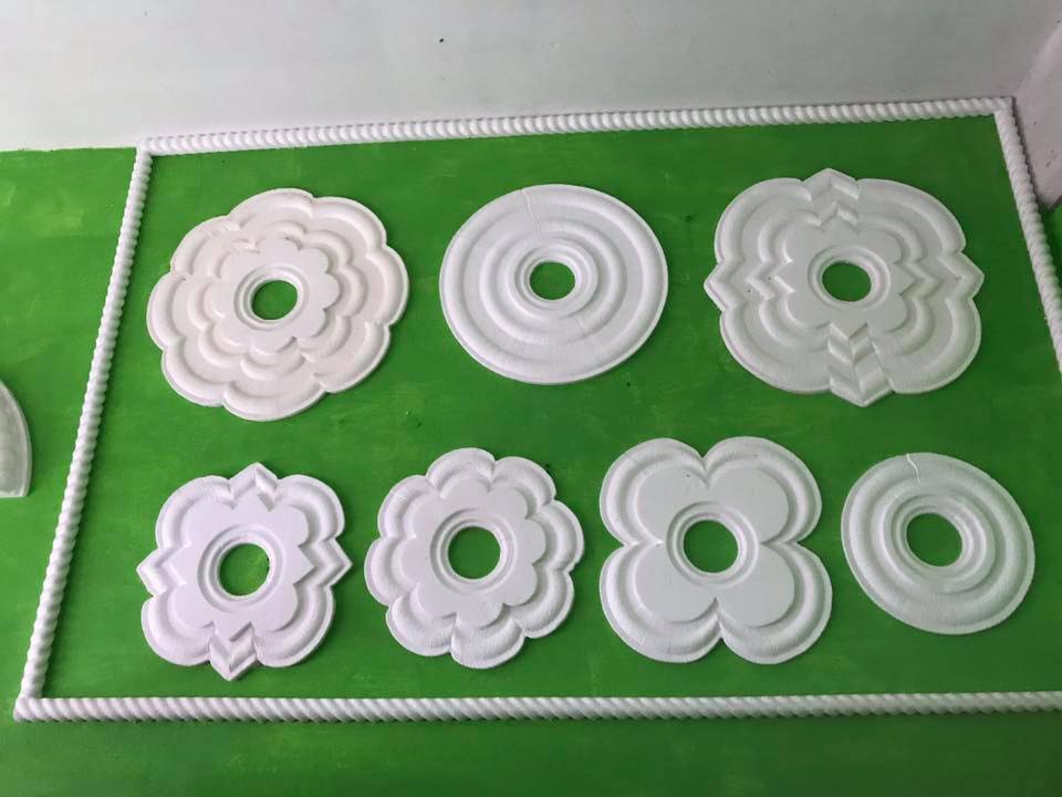 Rosetones y columnas de unicel